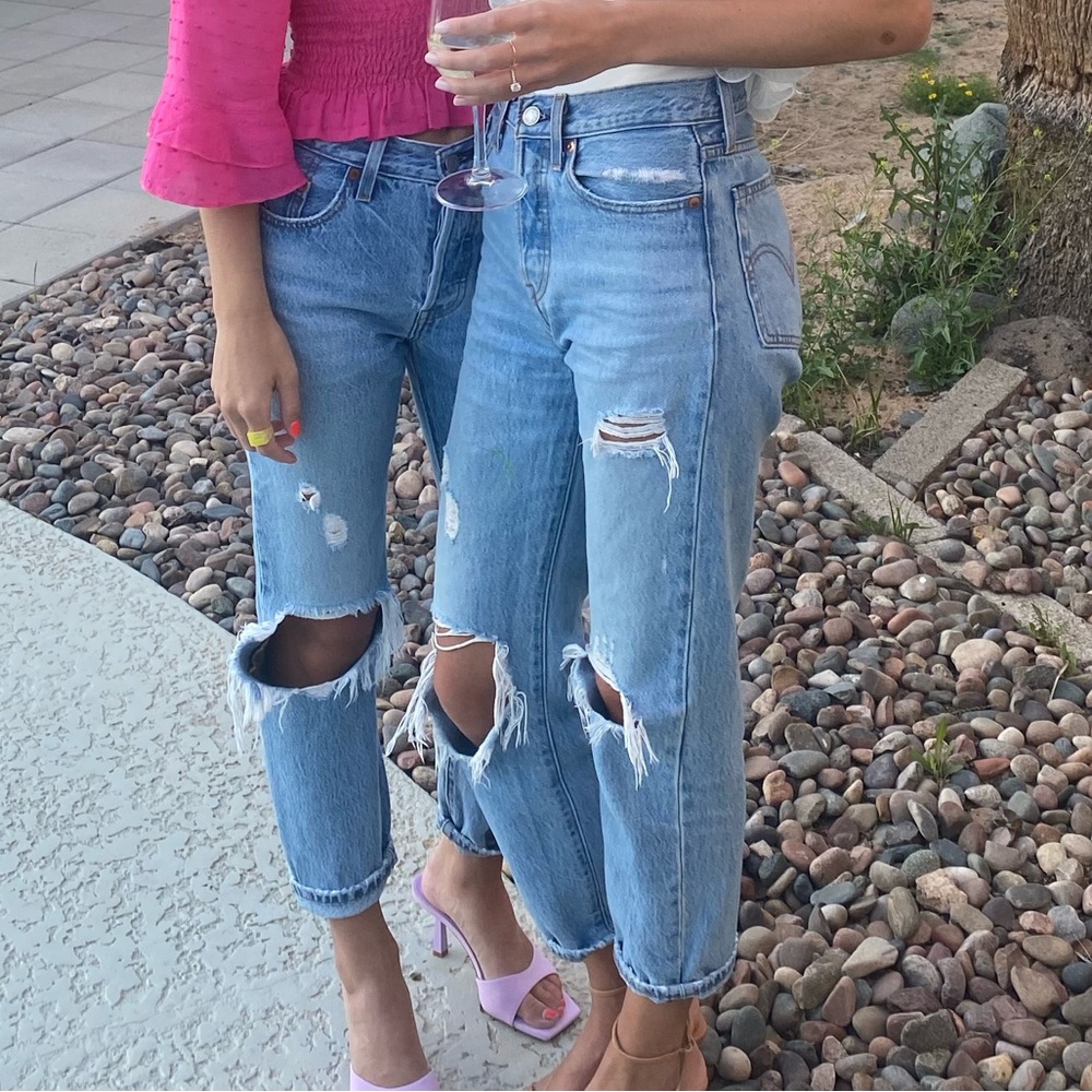 Levis 501 cropped ripped